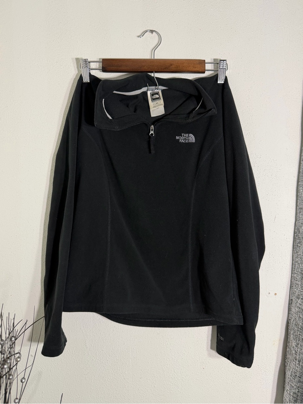 The North Face women’s Black Half-Zip Fleece Pullover